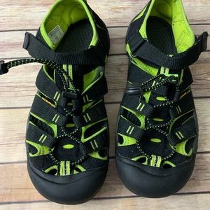 Boys 6 Keen Waterproof Sandals